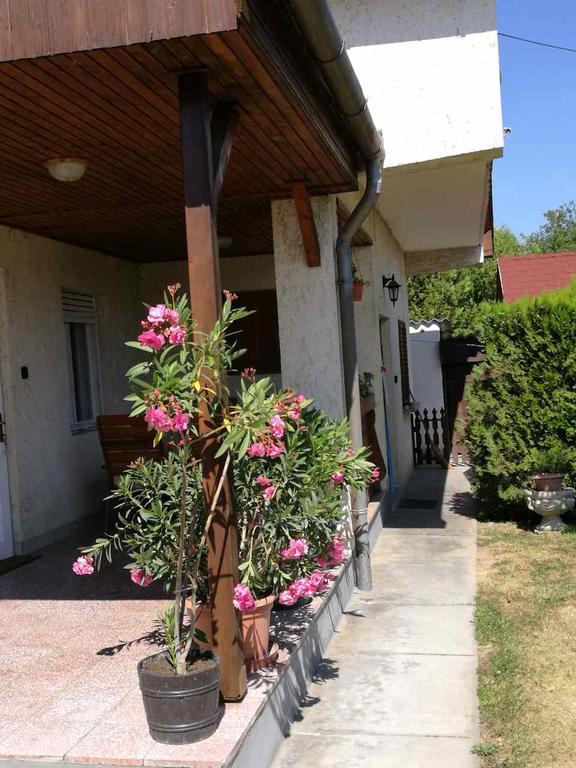 Sara Vendeghaz Daire Balatonkeresztúr Dış mekan fotoğraf