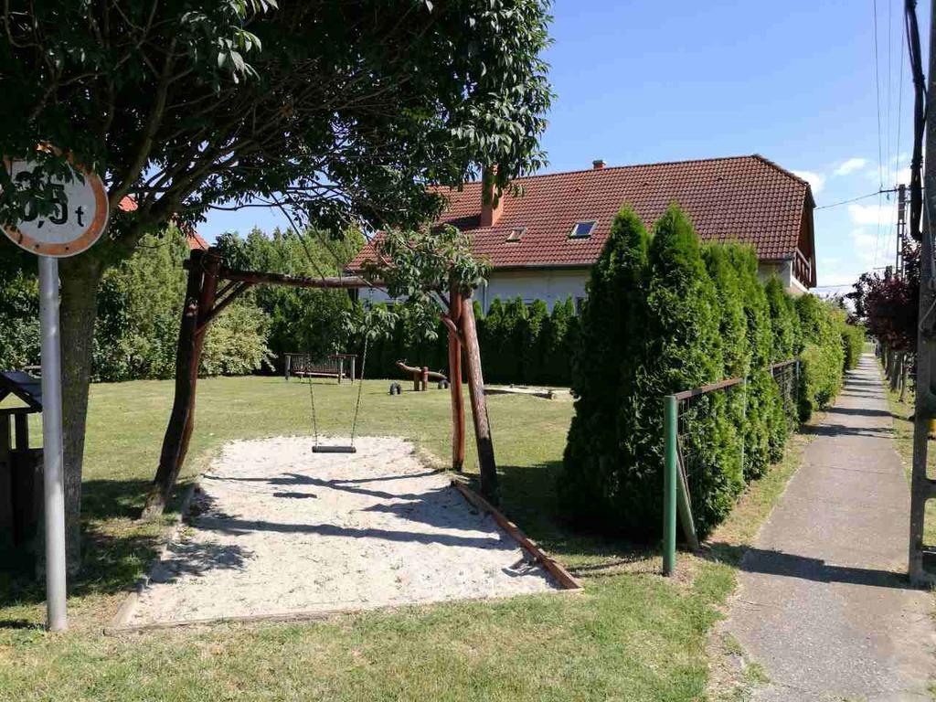 Sara Vendeghaz Daire Balatonkeresztúr Dış mekan fotoğraf