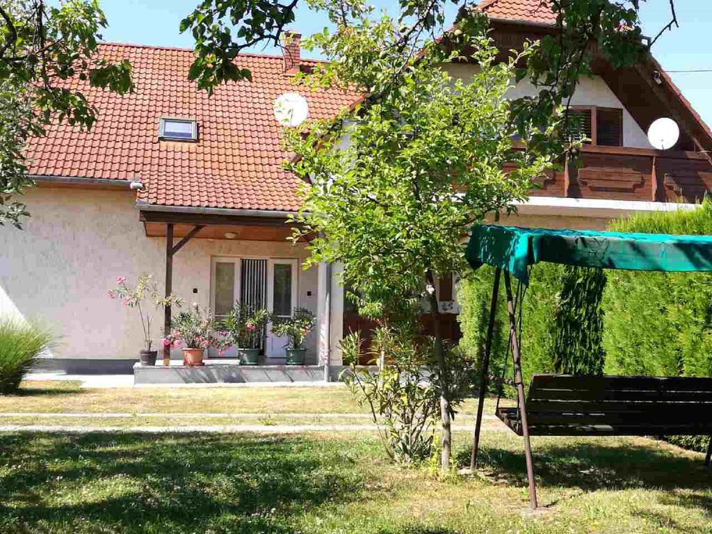 Sara Vendeghaz Daire Balatonkeresztúr Dış mekan fotoğraf