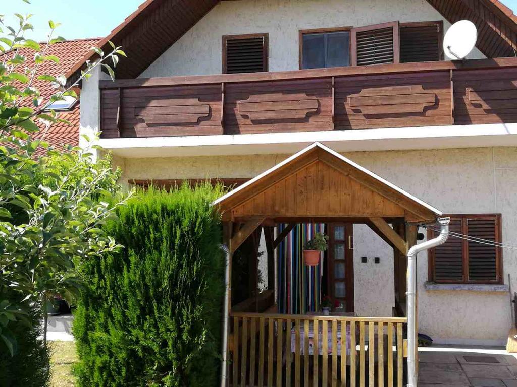 Sara Vendeghaz Daire Balatonkeresztúr Dış mekan fotoğraf
